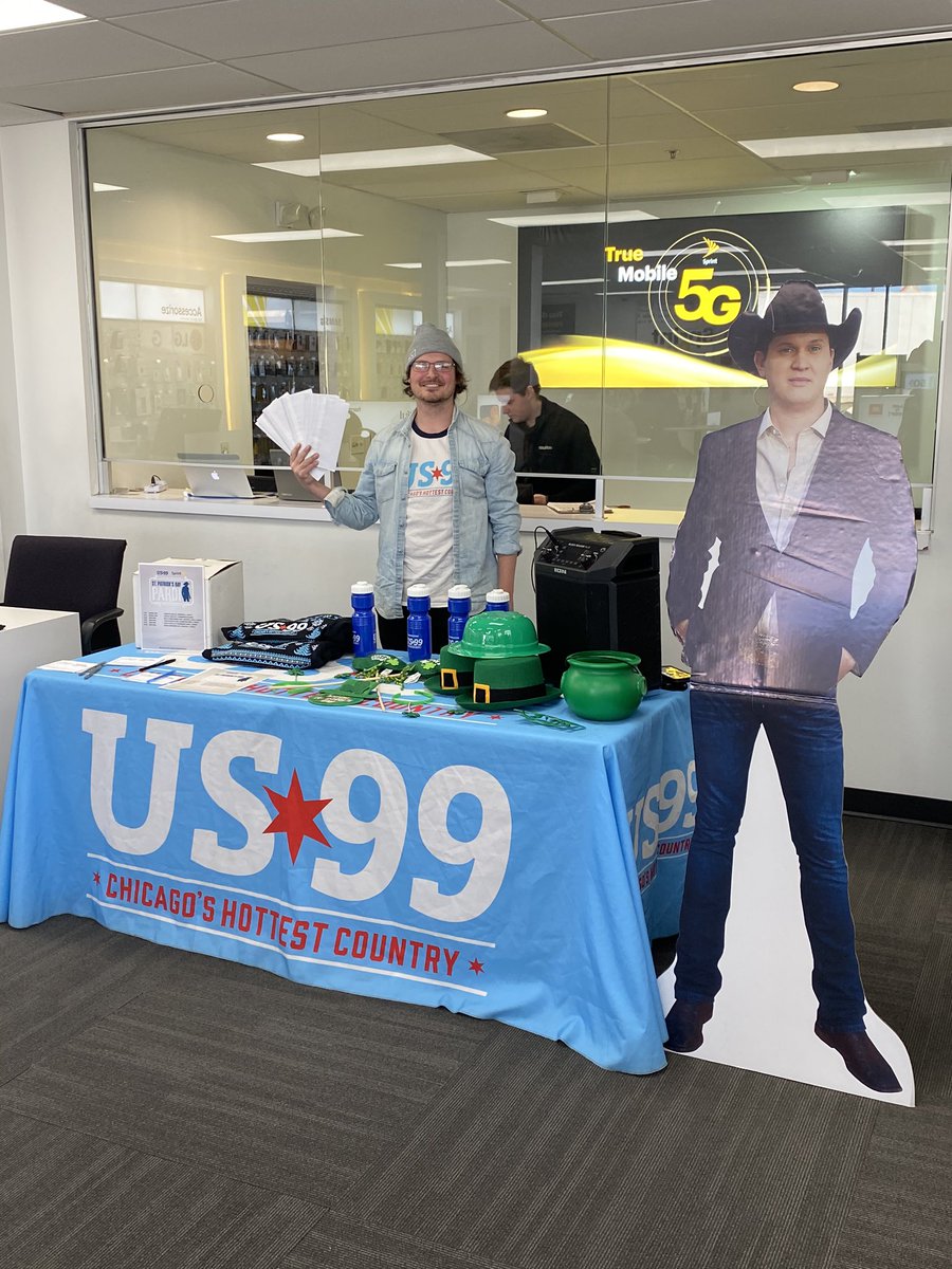 meadows856's tweet photo. We have  @US99Chicago here at the sprint store in @meadows856 ! Come listen to some amazing country vibes , and the chance to win free John Party tickets ! Be sure to ask our representatives about our limited time specials as well ! @ChannelIlwi #countrymusic #sprint https://t.co/Q0qFnLJyAd