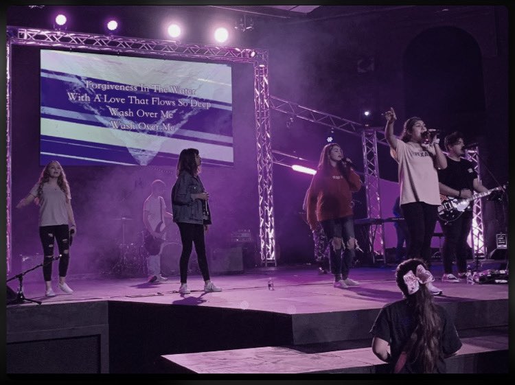 CatalystYouthTX's tweet photo. We have one more day and we can’t wait to see what God has in store!!! 🤩
#GetReady #CYM #EveryoneIsWelcome #ThisIsAMove #ThisIsCulture #OneMoreDay #SeeYouThere https://t.co/eLYB0HTHoA