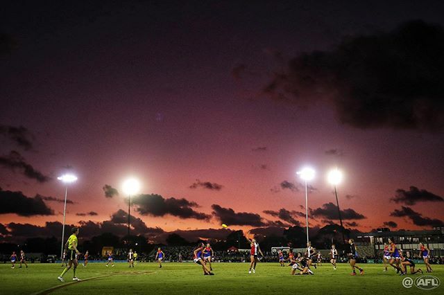 DylanBurnsAFL's tweet photo. The sun sets over RSEA Park last night during the AFLW clash between the Saints and the Dees | 21.02.2020 | #aflwsaintsdees @aflwomens @stkildafcw @melbourneaflw #sunset #womensfootball #generalview @canonaustralia #1dxmarkii https://t.co/t6ovWCXUgq https://t.co/M84tZic2eI