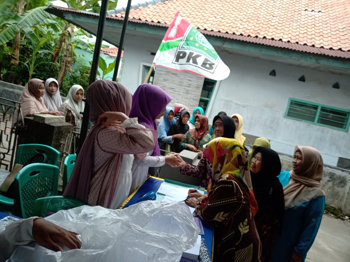 Perempuan Bangsa kota Pekalongan#rutinan ke 3 kalinya dg antusias trus bertambah yang hadir.
#PB
#PerempuanBerdaya