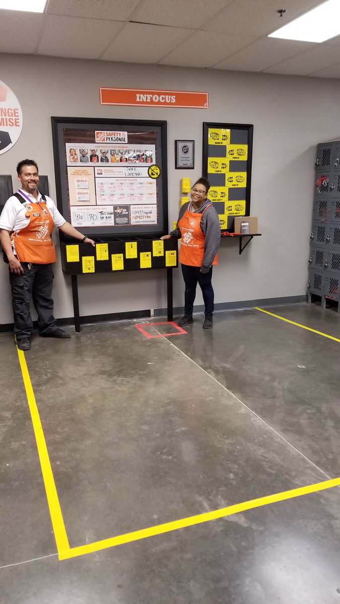 PaulRodTHD's tweet image. Safety Station @0421THD! Great job InFocus Team! #0421squad #safetyispersonal #dynamicD18