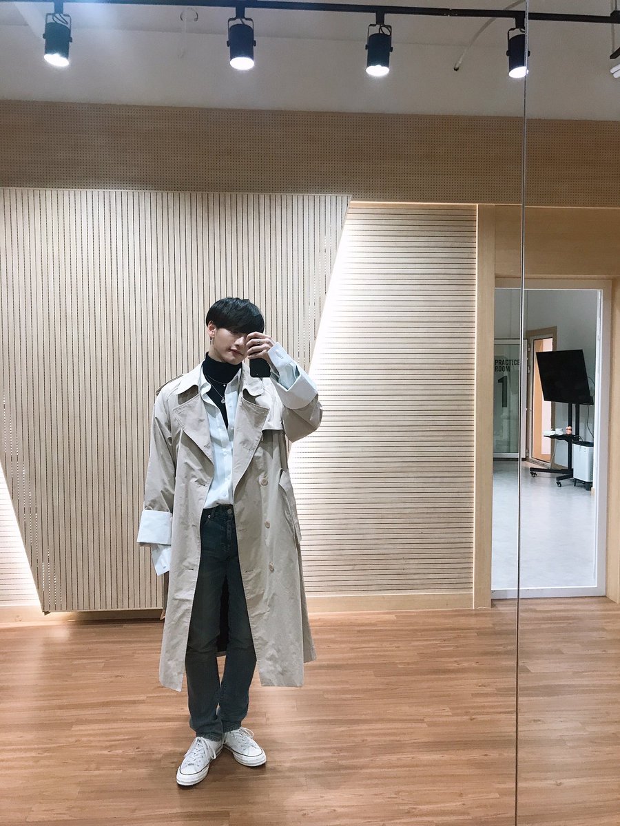 vantestyles_'s tweet image. Museum dates with him are my favorite 💕

{#AtinySelcaDay | #ATSD | #ATEEZ | @ATEEZofficial}