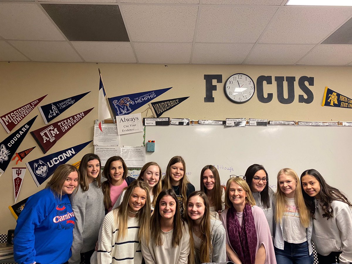 CheerProsper's tweet photo. Cheer Teachers of the week! Congrats to Mrs. Davis chosen by Freshmen, Mrs. Giles chosen by JV, and Officer Terry chosen by Varsity! Thanks for being amazing! 💚@ProsperHS @PISD_Athletics https://t.co/UlPyEJGxqJ