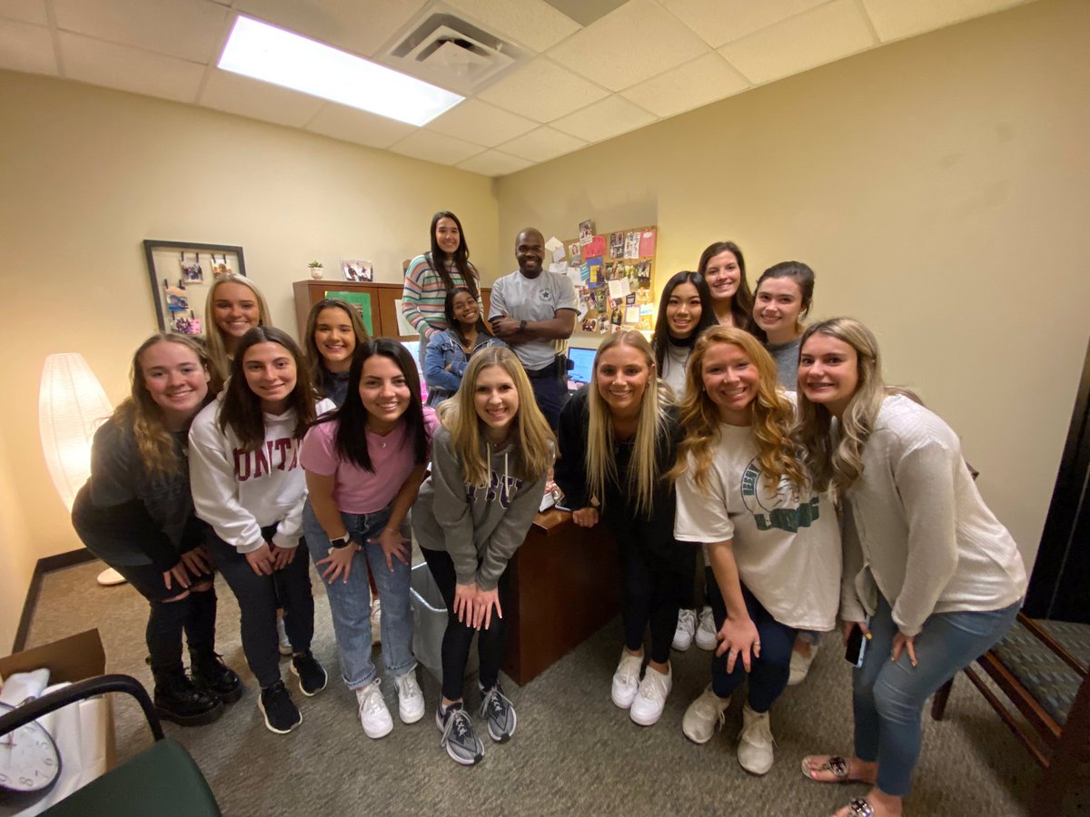 CheerProsper's tweet photo. Cheer Teachers of the week! Congrats to Mrs. Davis chosen by Freshmen, Mrs. Giles chosen by JV, and Officer Terry chosen by Varsity! Thanks for being amazing! 💚@ProsperHS @PISD_Athletics https://t.co/UlPyEJGxqJ