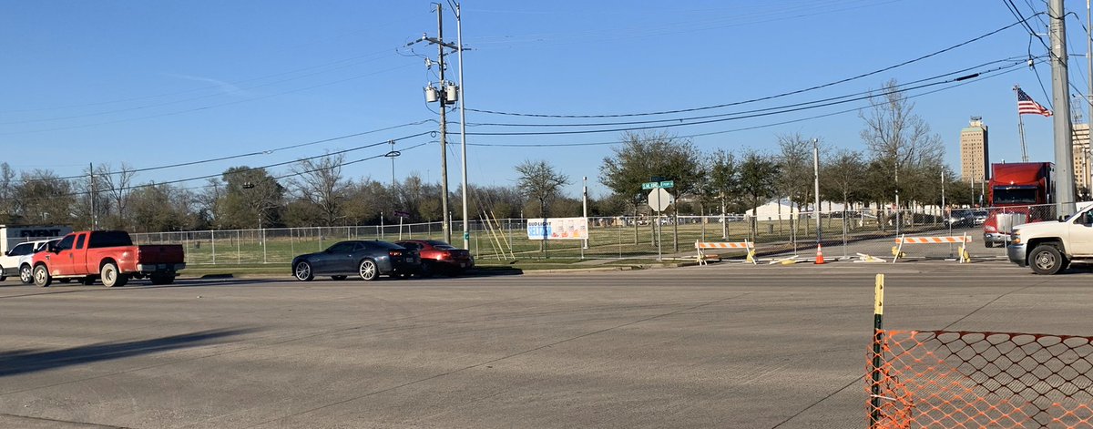 beaumont_police's tweet photo. ❌ BPD strongly discourages ❌ any @MardiGrasSETX patrons from parking on the west side of MLK and walking across to Downtown. MKL is 7 lanes and heavily traveled. #MGSET #BeaumontPolice #SafetyFirst https://t.co/MEziRyOti4