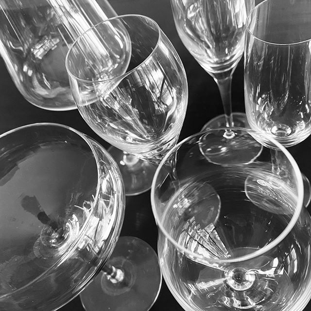 Does the simple act of selecting a wine glass cause you to break into a sweat?! ⁠
⁠
Fear not, sparkling wine is actually pretty forgiving! Our recommendation is a medium sized glass with a tapered shape. 
The finer details: A tulip shape works very w… ift.tt/2VfN7Gj