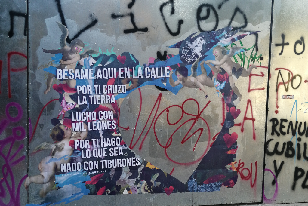 SonyMusicChile's tweet photo. ¡Atención fans de #RickyMartin! 🙋‍♀️🙋‍♂️ Tenemos un mural inspirado en su nuevo single para que puedas visitarlo y sacarte 📷
Está en Barrio Bellavista, calle Pio Nono con Dardignac 🥰 Sube tu foto usando #TiburonesChile y etiqueta a @ricky_martin para darle amor y buenas energías 🙌 https://t.co/QIDEzeBlfd