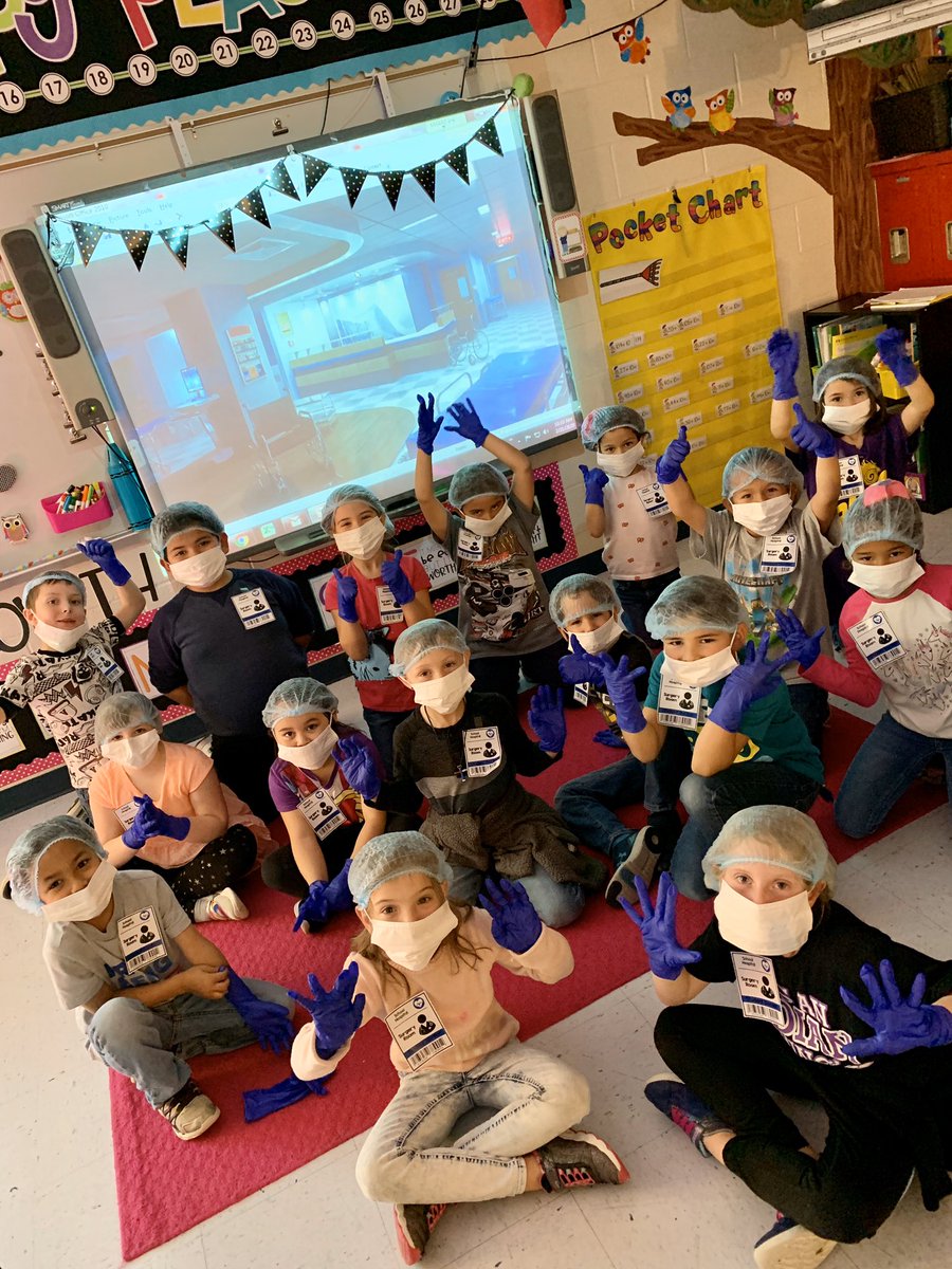 EmilyBynum5's tweet photo. Today @LillianElem first grade kiddos got to take part in CONTRACTION SURGERY! 🏥❤️🎉 This interactive grammar lesson was so much fun and the kids loved getting to be surgeons for a day! #AlvaradoExcellence #firstgradeshenanigans @DANapolitano @tchildress923 https://t.co/feG9kQlTZs