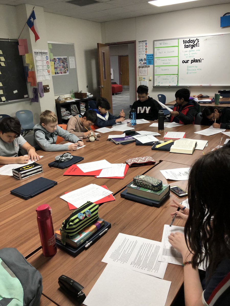 #todayincreativewriting we had 100% engagement for 37 minutes because we <3 clocking! This strategy is our go-to, final-steps editing technique, and we’re pros when it comes to giving and receiving feedback on our writing. What a highly underestimated, empowering skill!