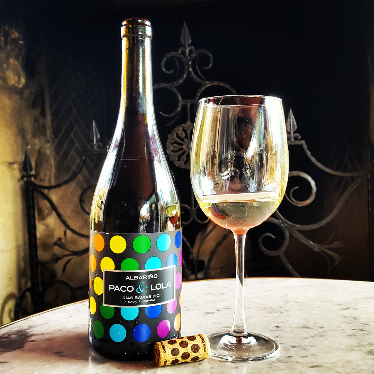 #FridayFeeling #Wine Choice: 🥂#Albariño '18 #RíasBaixas #Galicia #España <a href="/pacolola/">Paco & Lola</a> 🌈 #love #vino #winelover #Spain #whitewine #photo #travel #wineoclock #winetime