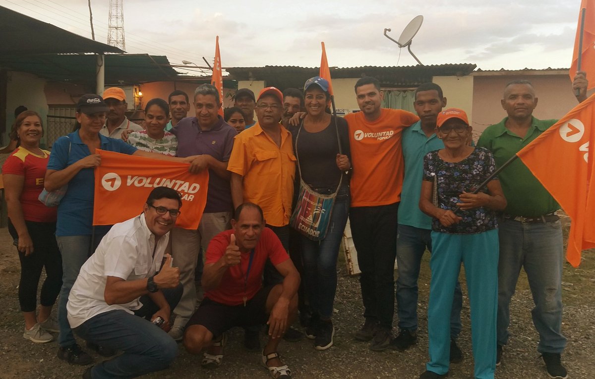 JuanRodriguezVP's tweet photo. Reunido con nuestro Equipo de @VoluntadPopular del Municipio Político Sucre #3 que comprende a las Parroquias #RaúlLeonis y #GranMariscal.
No descansaremos hasta liberar a #Venezuela @VpaSucre
Fuerza y Fe! https://t.co/pjCVrQNfjX