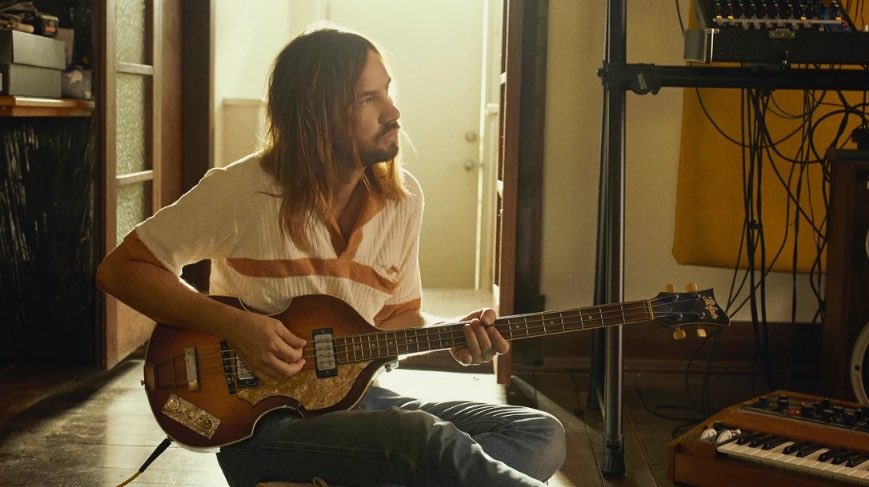 virginmusicmx's tweet photo. ⌛️🚪 • @tameimpala • #TheSlowRush 
⁣
Espacio, tiempo y psicodelia con #KevinParker, un especial de @VICE

🗞 • https://t.co/0IVyCt7gjB

‘The Slow Rush’ disponible ahora
• https://t.co/65SMWYtjow

Click para escuchar

————————————
#CarolineMx  @CarolineIntl ⁣
———————————— https://t.co/1Dn5cA4Q31