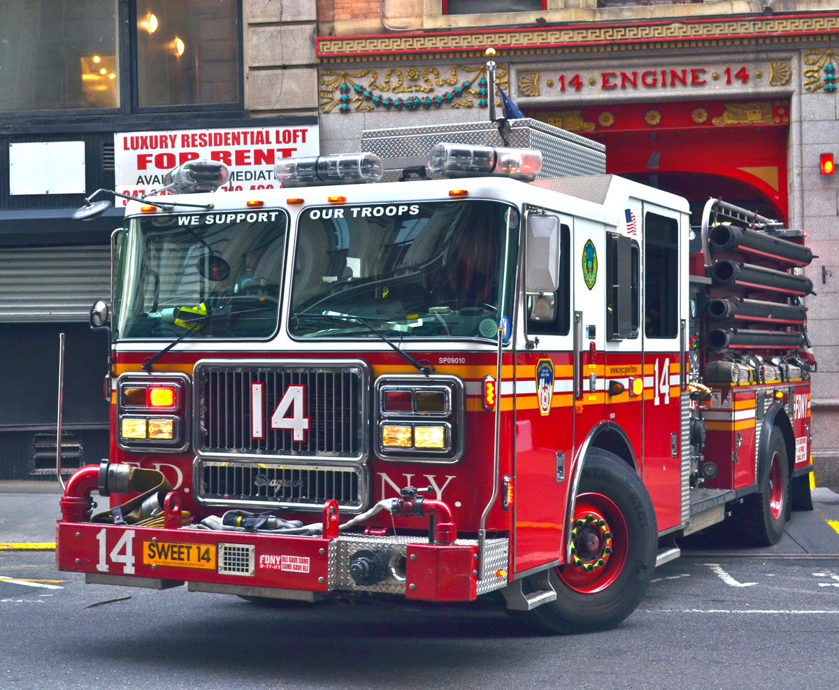 FireRescueRED's tweet photo. The Beautiful Engine 14 - #fdny #firefighters 🚒🚒🚒 https://t.co/kmrDvKe0SH