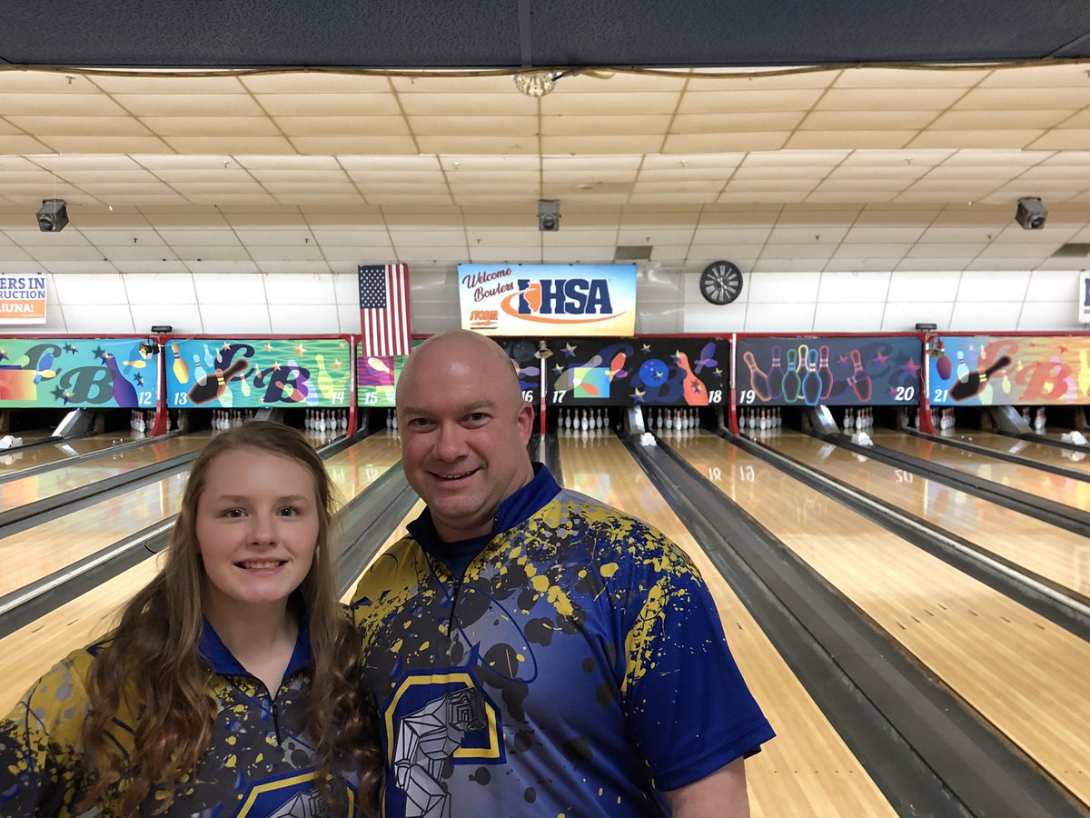 loki1891's tweet photo. End of a long day. Heidi advances to day 2. The group pic is all the girls from #SPC now it’s time to eat. @SteelAthletics_ @steelmenbowl @JTHS_204 #TimeToHunt #steelmennation #steelmenpride #tenback #IHSA #girlsbowling #ihsabowling #ihsastatechampionship https://t.co/I6V4rxzPQ8