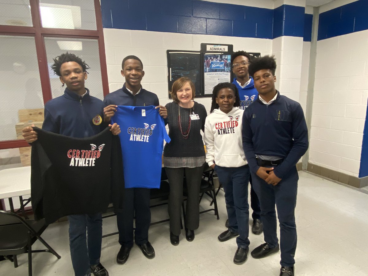 amandau27's tweet photo. Robotics, engineering, graphic design, website creation, game design, photography, entrepreneurship ... these are just a few projects I was able to see today @DentonMagnet Technology Showcase. #realworldlearning #NatlEshipWeek #21stcenturyskills #thinkdesigncreate @empowermcpss https://t.co/PxJQdQDd3S