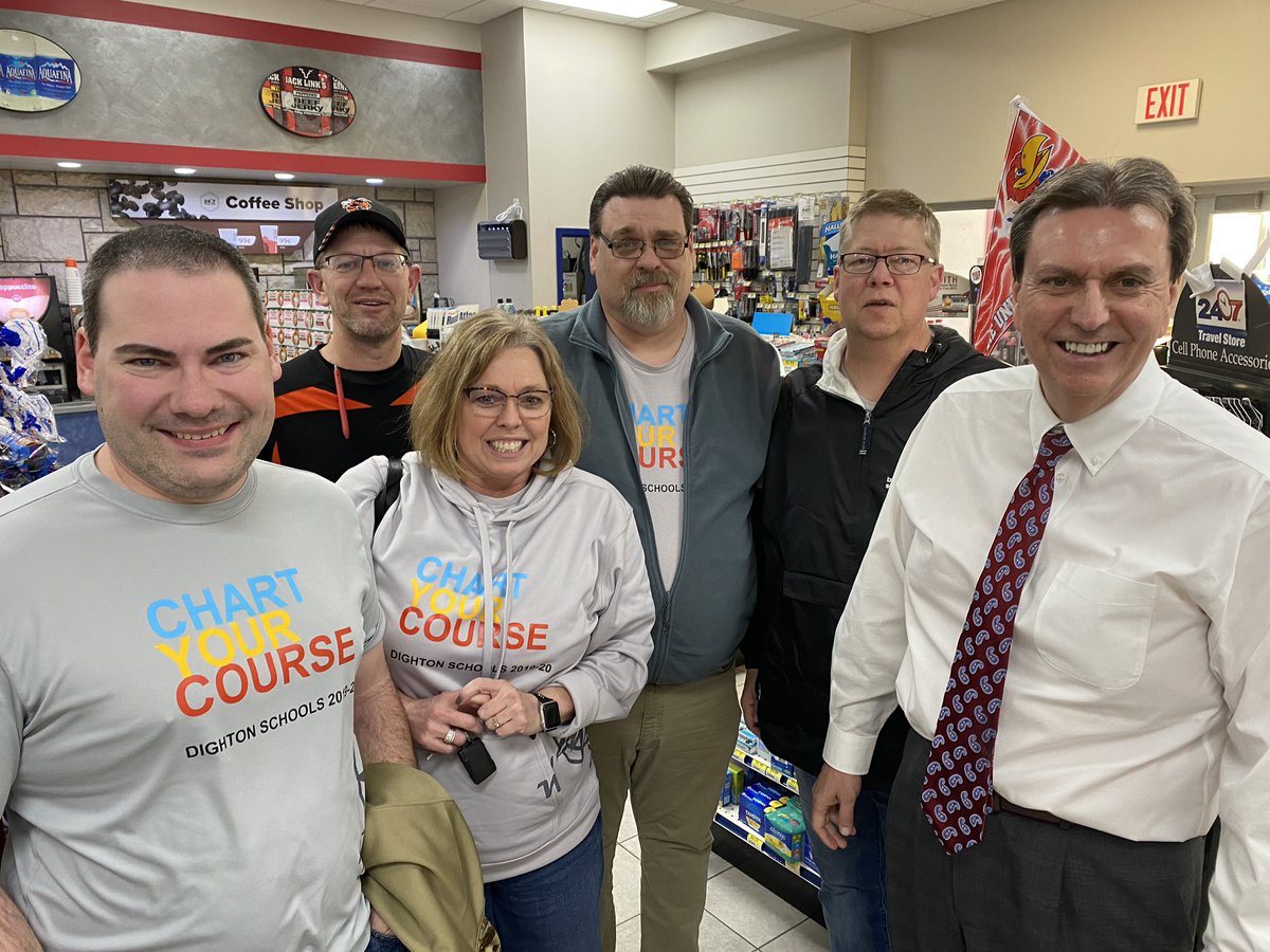 LeightonRudd's tweet photo. @USD482Dighton teachers run into supreme leader @KsCommissioner after a long day of learning with @LumenTouch #educationalfate https://t.co/M0V5bmwleY