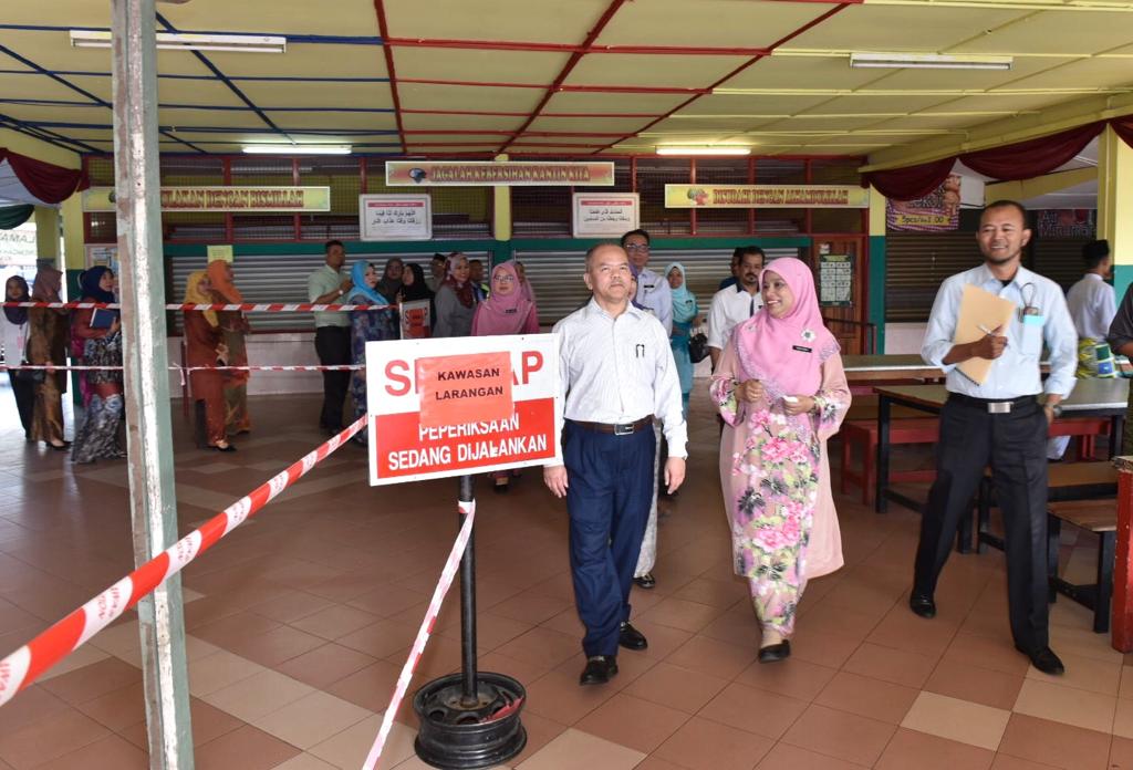 Saya meluangkan masa semalam untuk hadir ke Jabatan Pendidikan Wilayah Persekutuan Kuala Lumpur (JPWPKL) untuk berkongsi dan menyampaikan sedikit amanat kepada kakitangan JPWPKL

Seterusnya meninjau keadaan (SMK) Padang Tembak yang telah dilanda ribut sebelum ini.