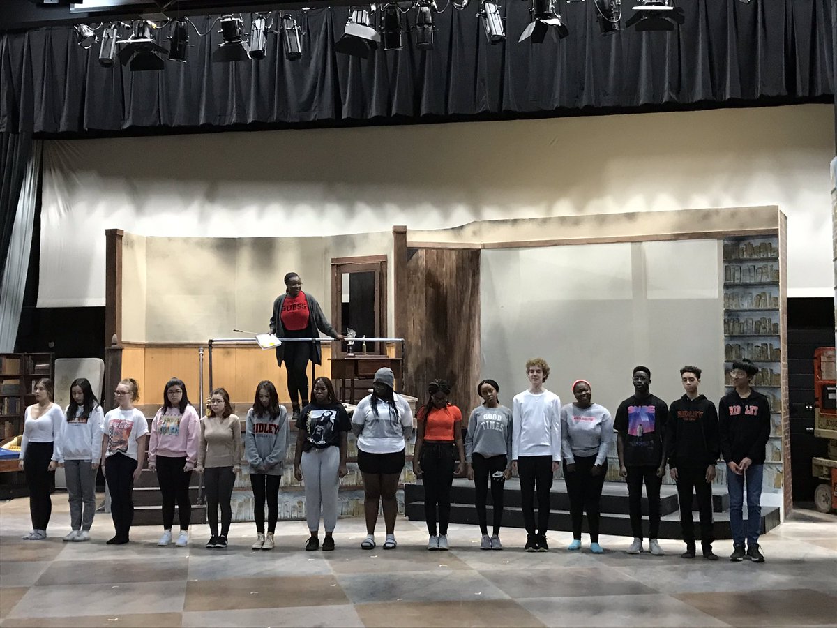 GLFournier's tweet photo. Physed sorts the rank from the revolting #Matilda @Ridley_College #RidleyCollege https://t.co/ALMh2rhG3x