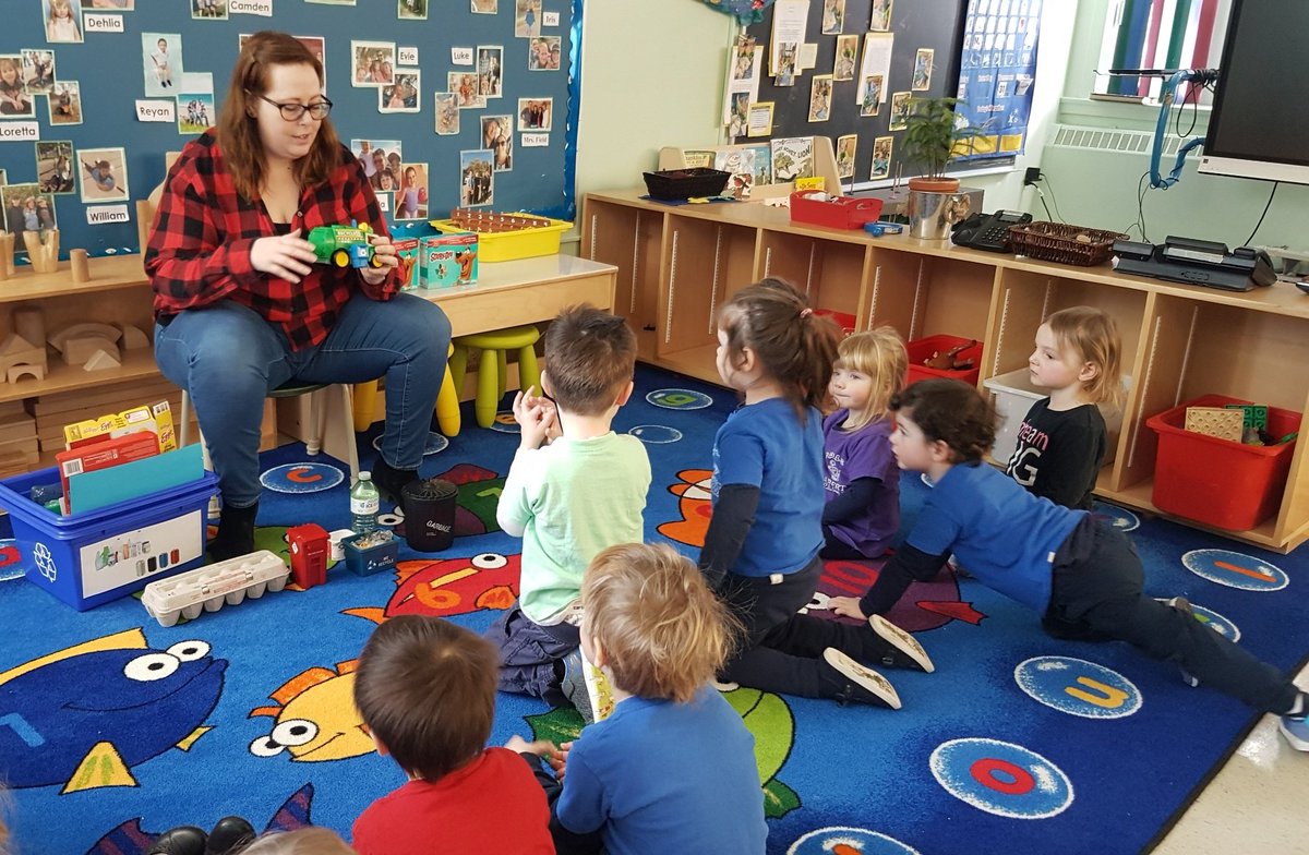 VtheECE's tweet photo. Thank you to @QuinteRecycles for visiting our classroom and teaching our friends what belongs in the recycling bin, and how to identify what is recycling and what garbage. @AlbertCollege #everystudentisanastudent #recycling #werecycle https://t.co/yphc7JIypD