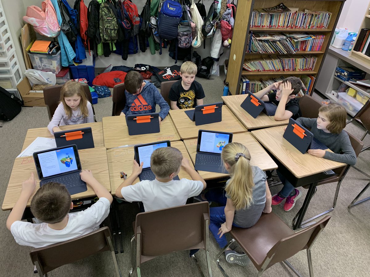 kierclass's tweet image. We are learning the basics of coding while using @SwiftCodePG #FridayFunDay #3rdatBIS #ithinkBHAWK