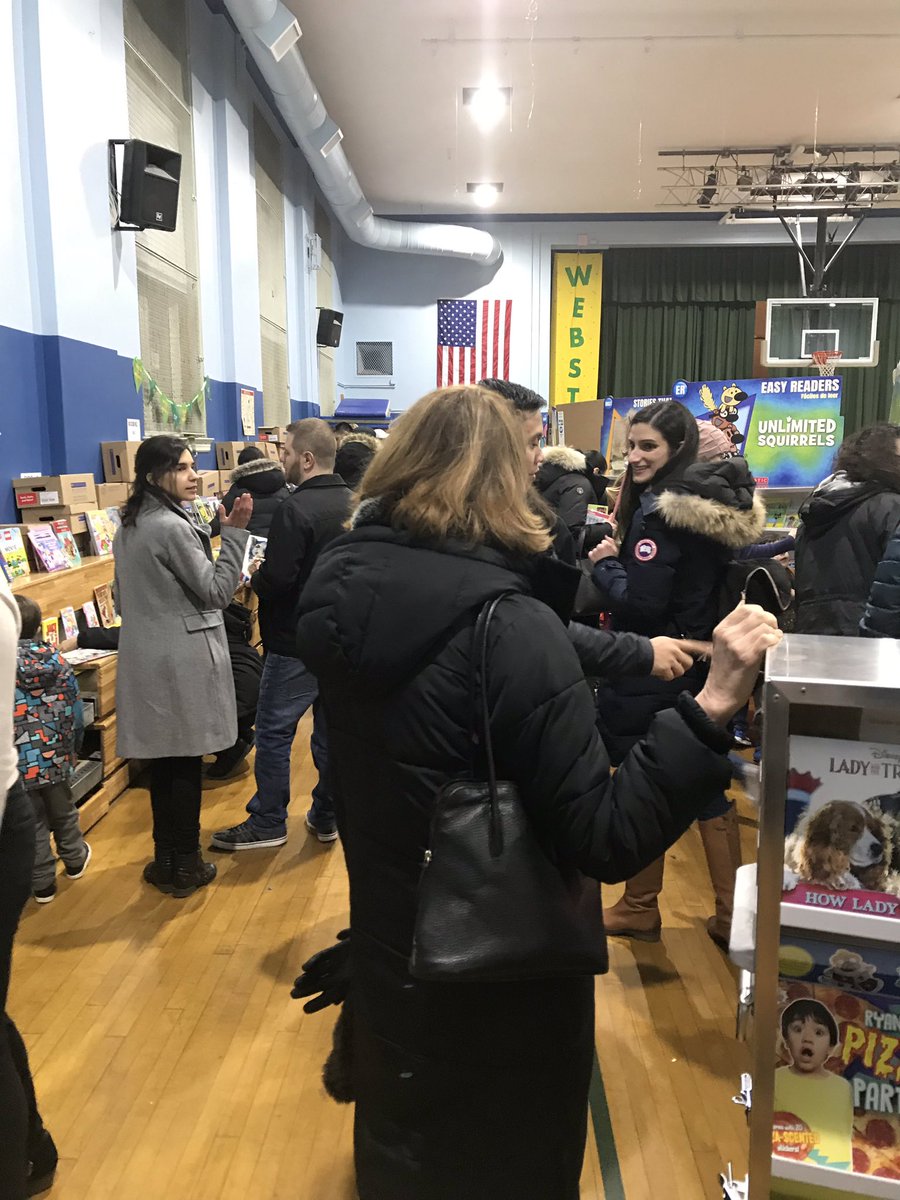 AnnaRudowsky's tweet photo. #BookFairNight #WeeRead It’s a packed house @WeehawkenTSD @FAmato53 @EricCrespoEDU @al_orecchio @DWSMediaCenter https://t.co/fb2zRby10B