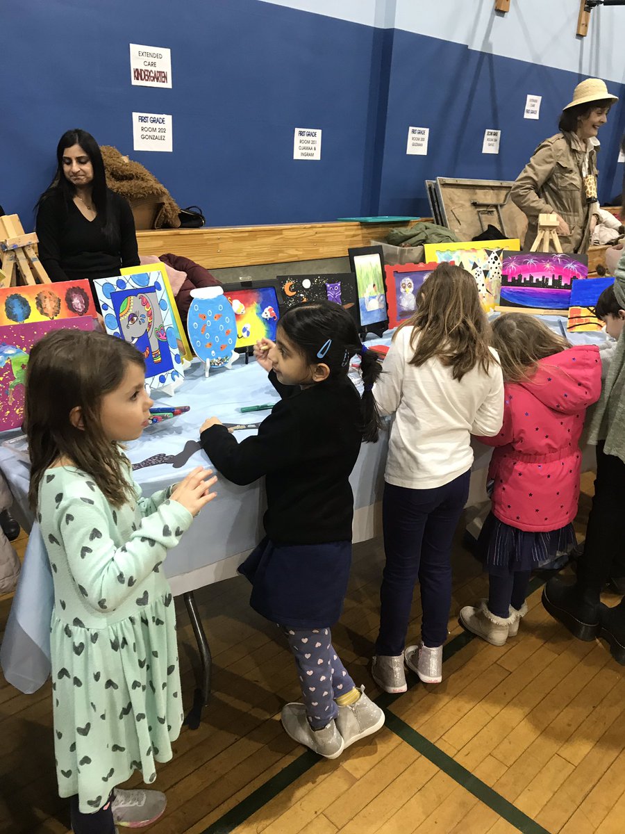 AnnaRudowsky's tweet photo. #BookFairNight #WeeRead It’s a packed house @WeehawkenTSD @FAmato53 @EricCrespoEDU @al_orecchio @DWSMediaCenter https://t.co/gw2xVtJpQg