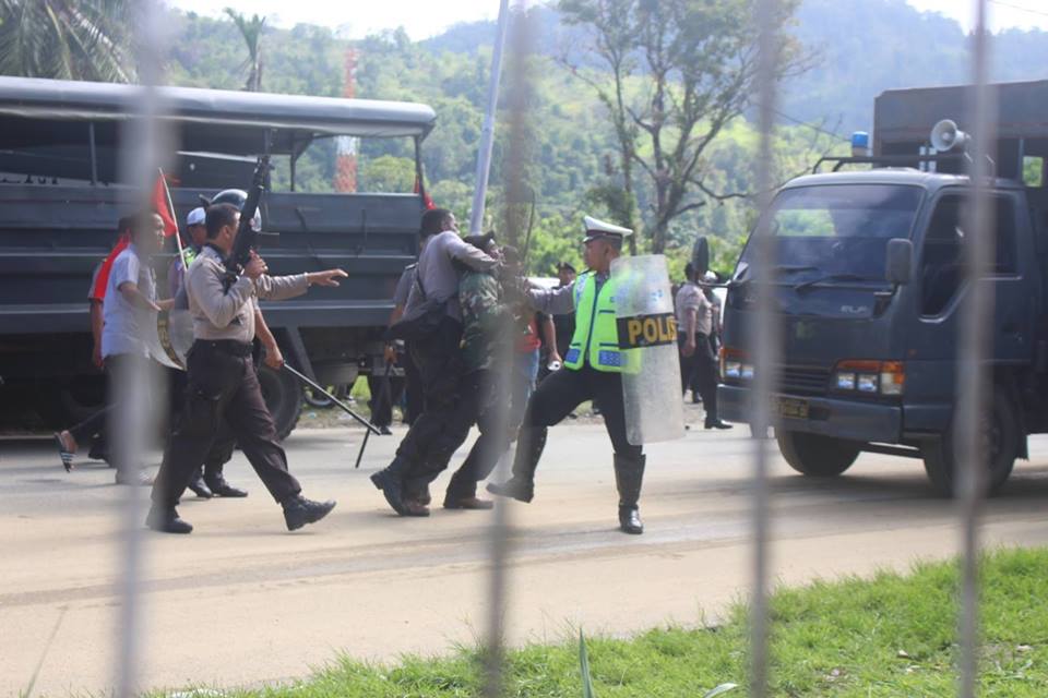 FreeWestPapua's tweet photo. #WonderfulIndonesia - a country that denies the people of #WestPapua the most basic of human rights, steals their resources, burns down their homes, rapes their mothers and daughters, and denies freedom of expression, movement and political choice. https://t.co/X1WhXnhUe0