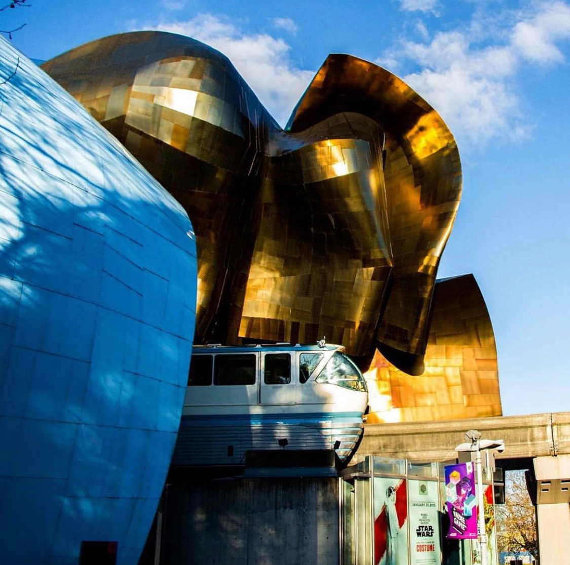 Be sure to catch a ride on the <a href="/SeattleMonorail/">Seattle Monorail</a> before or after your Duck Tour! 🚝