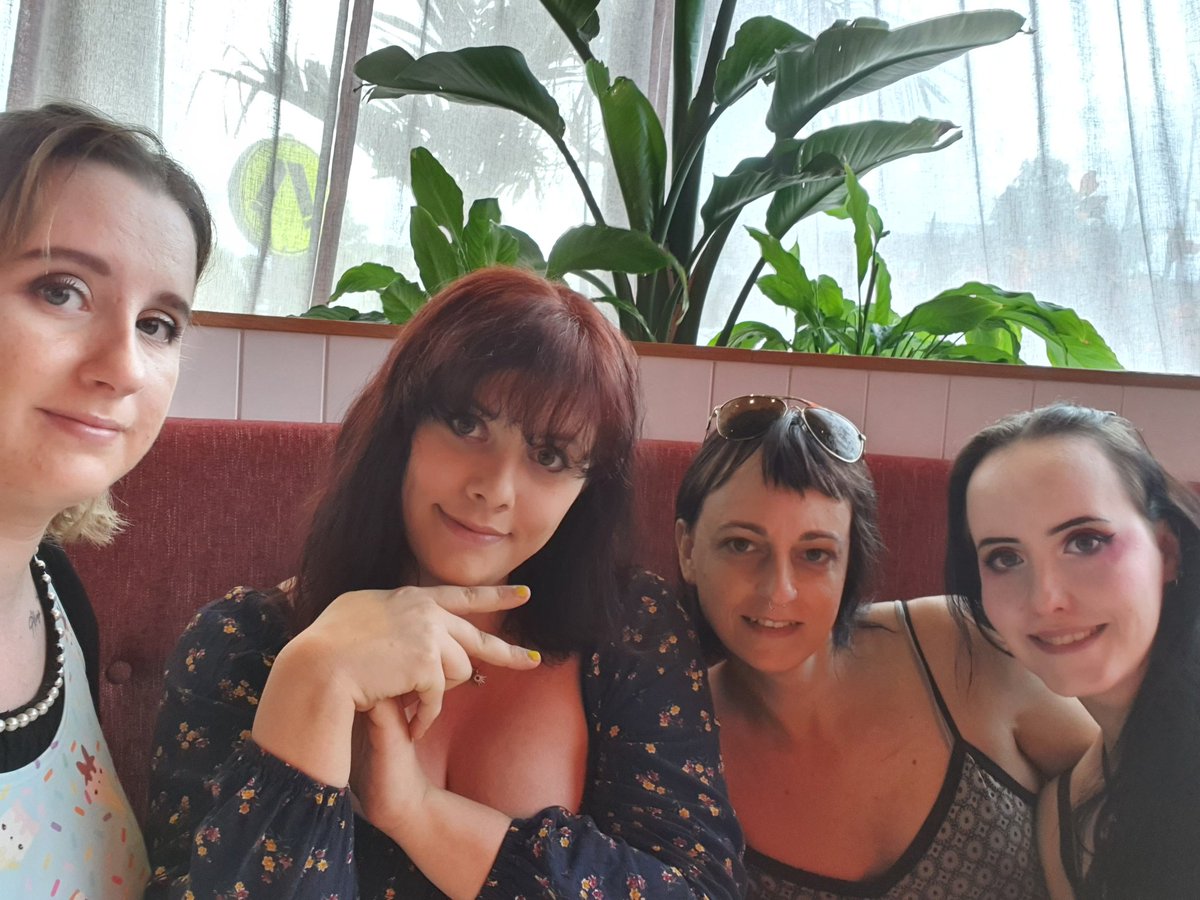 ReixKitty's tweet photo. I love my friends! Been ages since I've hung out โค๐
#friends #cowch #sushiedo #GirlDay2020 #girlsdayout https://t.co/GsmxVdR2n8