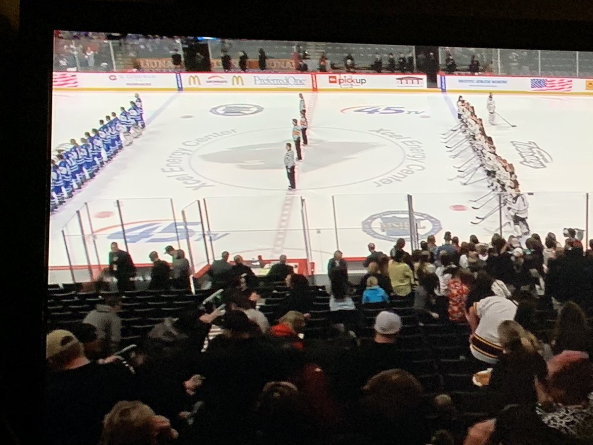 MNHockeyStar's tweet image. Watching the Andover vs Tonka girls introductions... pretty sure I counted seven or eight different Kaisers and Hemps on Andover...