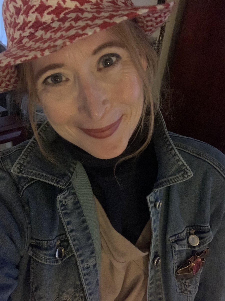 envywendy's tweet photo. Happy Friday Twitter Peeps! I can’t believe I made it though a week of standardized testing. #bubbleindots #mindnumbing #stoptestingkids #nomoretest #kidsarecreative #teachersarecreative #morethanatest #freedom https://t.co/UHDClJNGB9