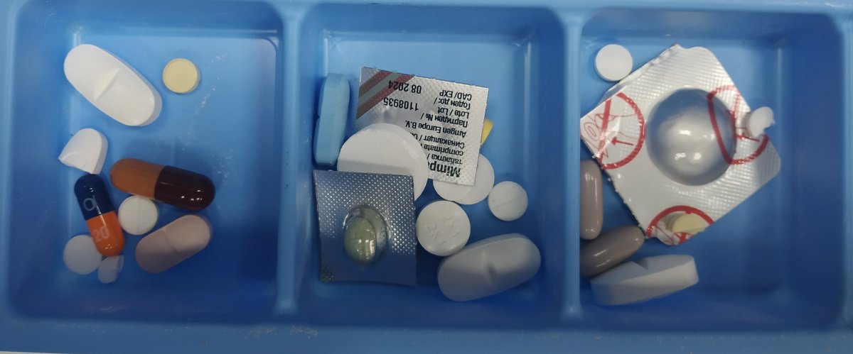 GeriatriaJesus's tweet image. No juzgo la preescripción, sí la observación para todas las posibles contraindicaciones/interacciónes específicas de todas esas pastillas. Hay 29 y 49 pastillas respectivamente. ¿Cuantas contraindicaciones/ interacciones pueden existir, cuantas se podrían evitar?. #StoppStart