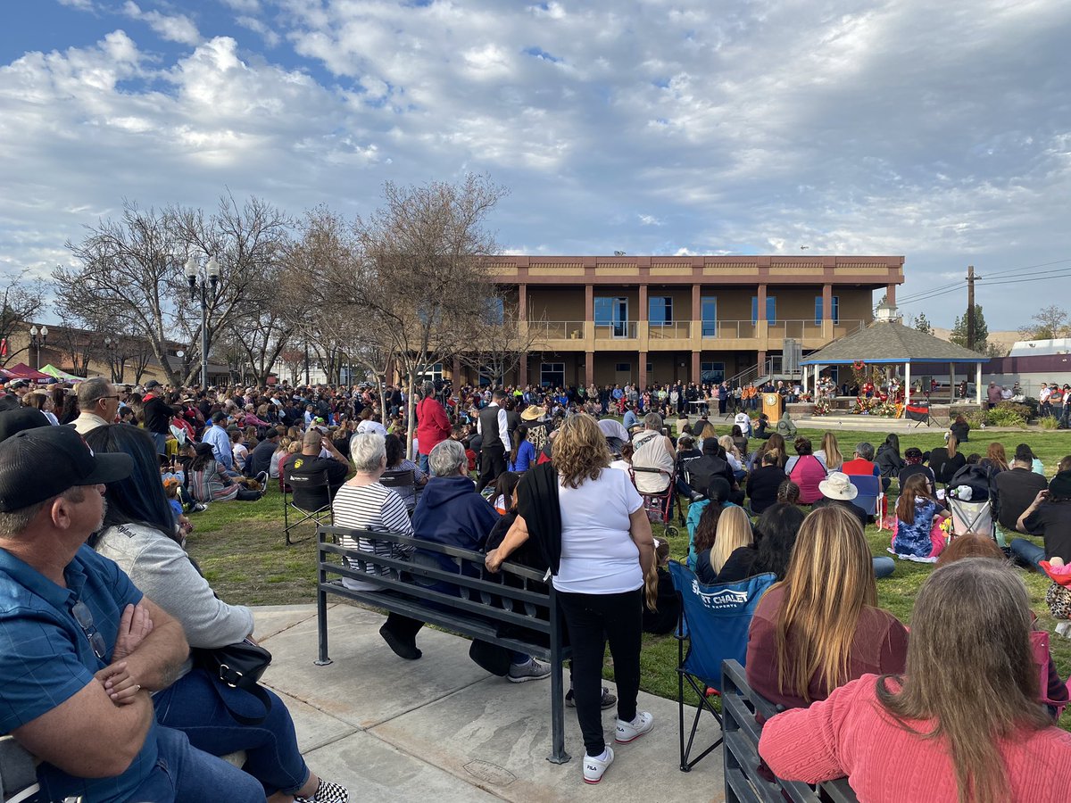 A J Kato On Twitter Happening Now I Can T Even See The Edge Of The Crowd But Easily Hundreds Are Gathering At Centennial Park The Community Is Remembering Ray Figueroa And Patrick Jones