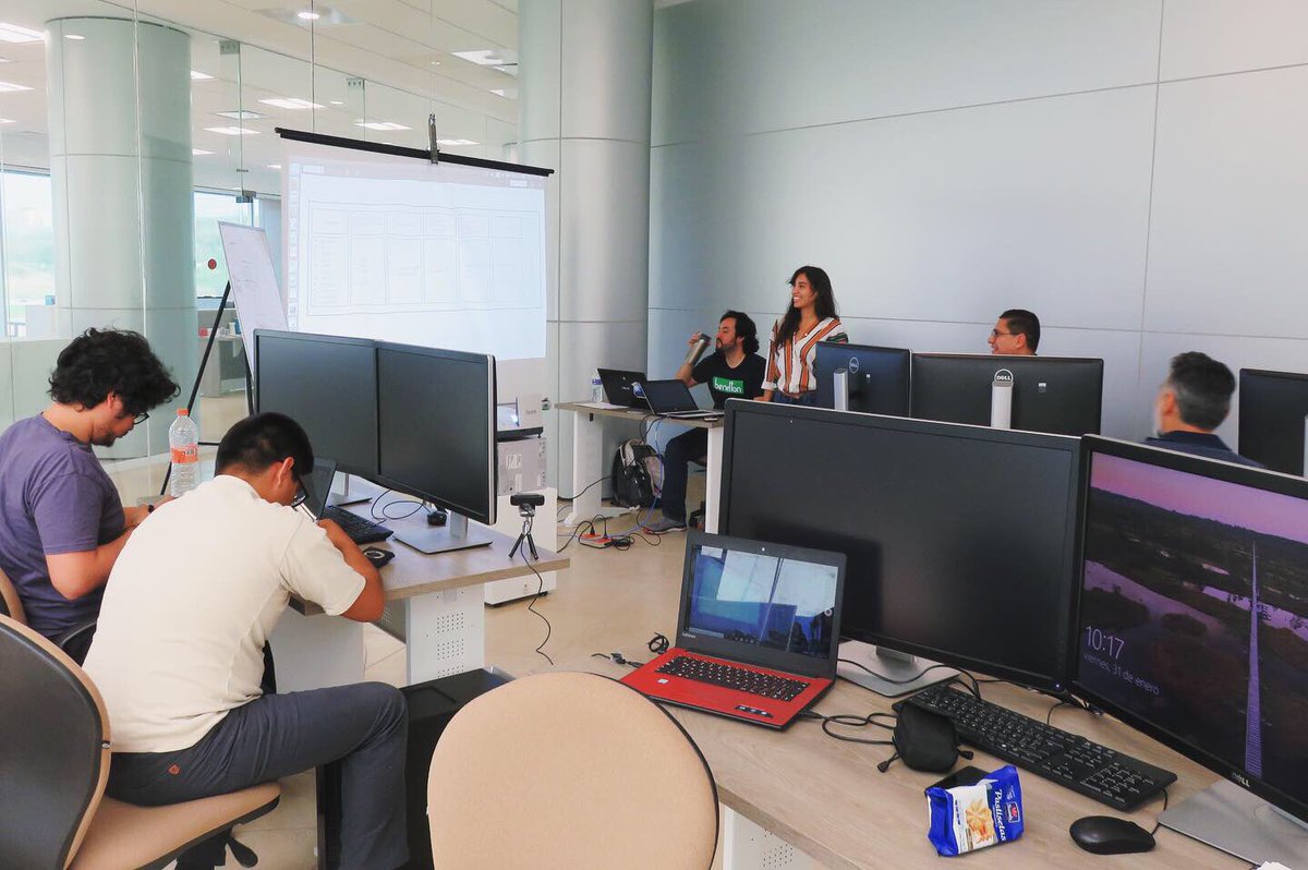 GrupoIoa's tweet photo. El mes pasado algunos integrantes del #grupoioa impartieron un entrenamiento especializado a personal del Instituto Mexicano del Petróleo @IMPetroleo, para la simulación numérica de la circulación oceánica y las condiciones atmosféricas, empleando los modelos #HYCOM y #WRF. https://t.co/eaKvdp9HEh