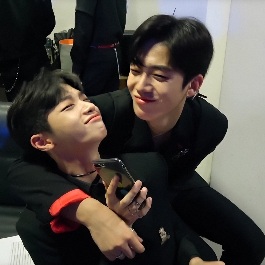 I miss seeing our chaotic roommates together, bring them back  #김요한  #KIMYOHAN