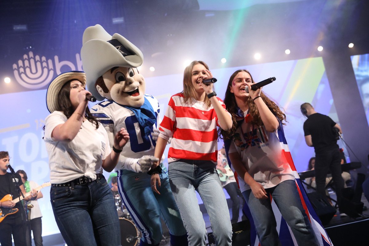 Exactly one week ago we sat down for shabbat dinner as a BBYO family! This week didn’t feel the same without y’all. 
Thank you <a href="/BBGSganit/">Naomi Kales (she/her)</a>, <a href="/AZASgan/">Jordan Feldman</a> and the whole steering team for putting on the most incredible and life-changing weekend. Can’t wait for #azabbgic2021 🤩💙🇬🇧