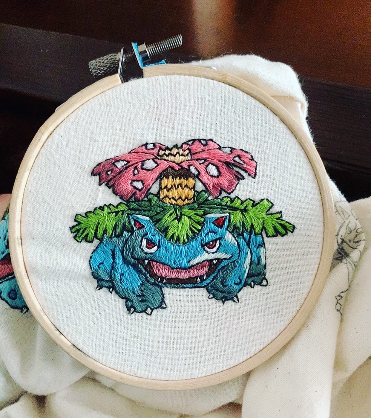 Horimi ポケモン刺繍 No 2フシギソウ No 3フシギバナ 完成 刺繍下手wwwww でもきっと途中から上達すると思うから アニメ けしはん 消しゴムはんこ けしごむはんこ 刺繍 ポケモン ポケモン図鑑 T Co S6pncgnaxn Twitter