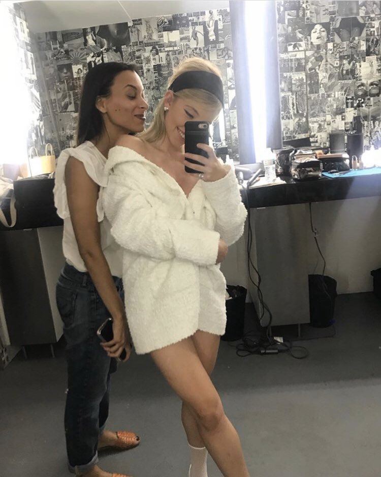 THEOSARCHiVES's tweet photo. annie and casey said anything but clothes so i’m partying in my underwear #NORTHSELFIES https://t.co/nTUgi0jpsO