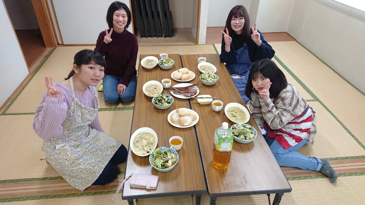 callus_kwu's tweet photo. 久しぶりの投稿です！🙋
2月22日、本日の活動のテーマは「温かメニュー」でした😊
初☆パン作りに挑戦し、短時間でふかふかに出来上がりました！シチューやサラダも具沢山で寒い時期にぴったりな活動となりました🍴

次回は3月15日です！ https://t.co/PydBhZax0n