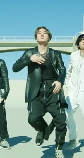 atoktarova01's tweet image. Меня одну смущают его штаны? 
#BTSComeback2020 #JHOPE #BTS