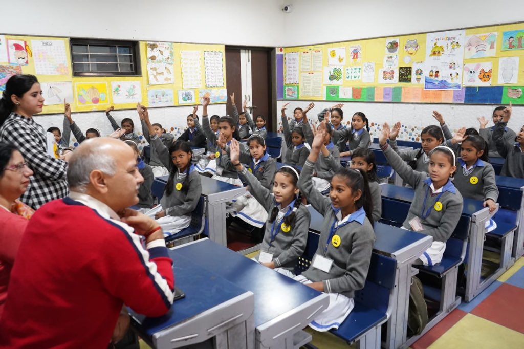 msisodia's tweet image. My first visit to a school as I begin my third term as @Minister_Edu.... obviously it had to be attending a #HappinessClass. 

A #mindful morning with the students of a #DelhiGovtSchool today! 🙂

@HappinessDelhi