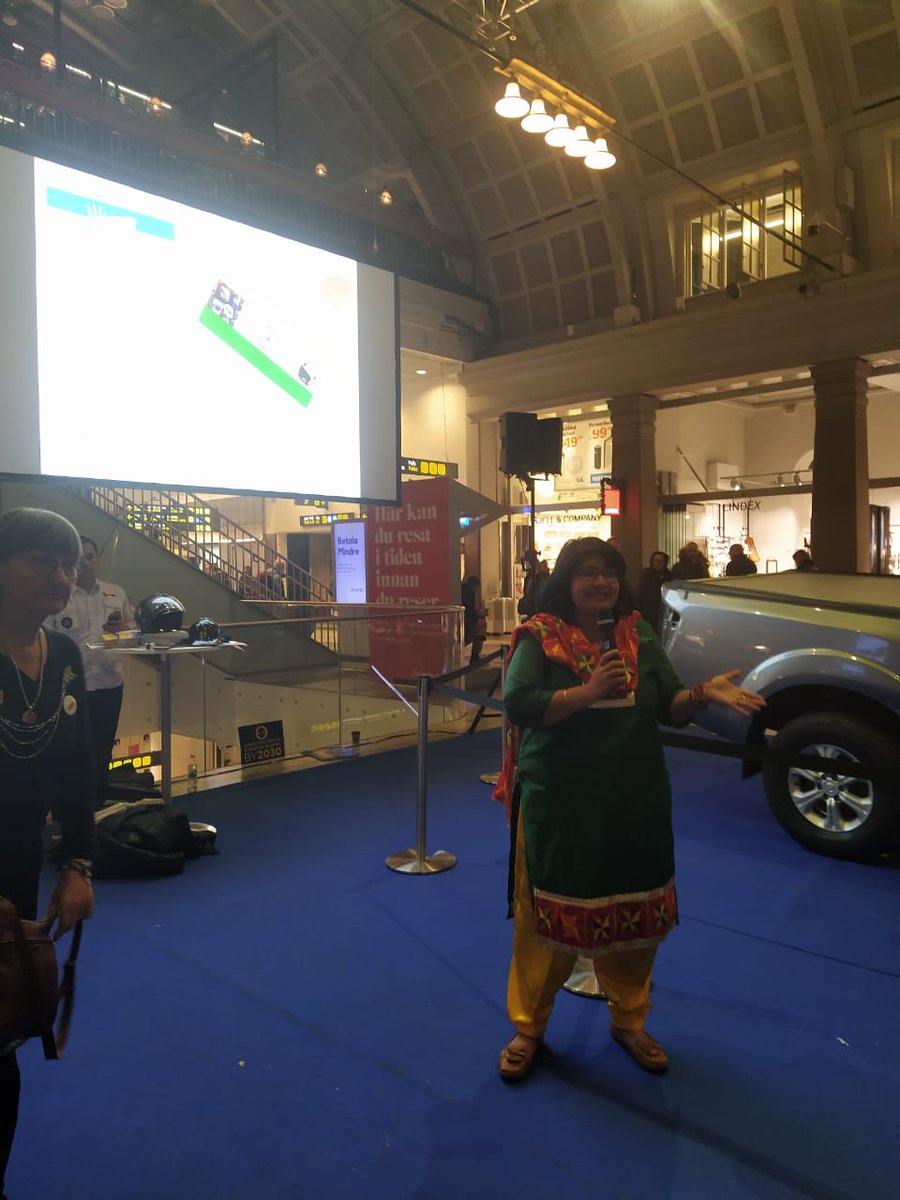 PrerrnaSingh's tweet photo. #SpeakersCorner at #PeoplesExhibition at #StockholmCentralStation... Shared my #CrashSurvivalStory and #DoubleStandards of #Helmets in #India.. with #HelmetAdvocacyCampaign we run in #Rajasthan to #SaveLives of #TwoWheelerRiders @RoadSafetyNGOs @MORTHRoadSafety @RoadSafety2020 https://t.co/S3NSSZRIBA