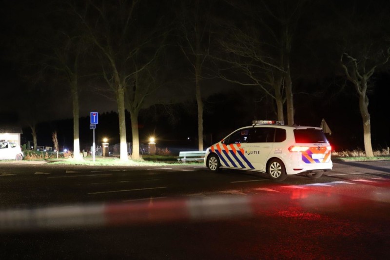 Arrestatieteam houdt twee mannen aan in Hollandscheveld; vuurwapen en mes in beslag genomen -. #Drenthe.