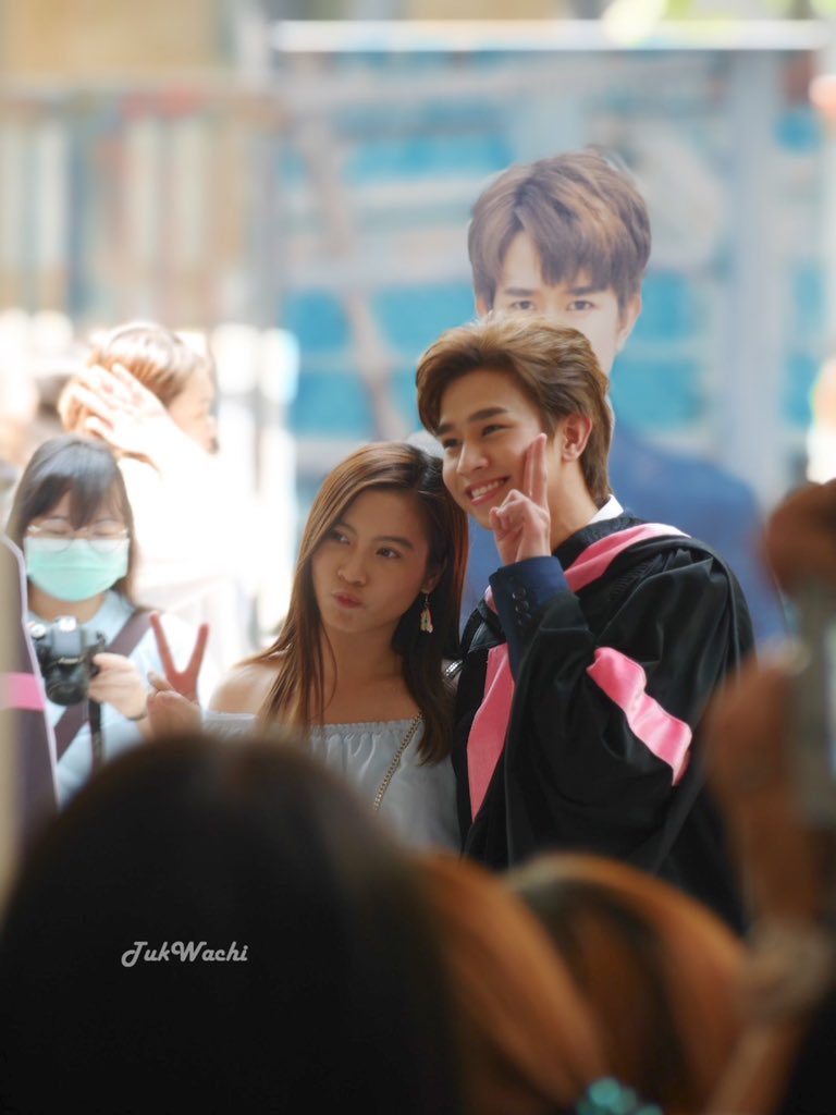 tukwachi25's tweet photo. น่ารักแพ็คคู่ #เจ้าแก้มก้อน #fluke_natouch  #pineare #FlukeGraduationday https://t.co/acjlKeidKG