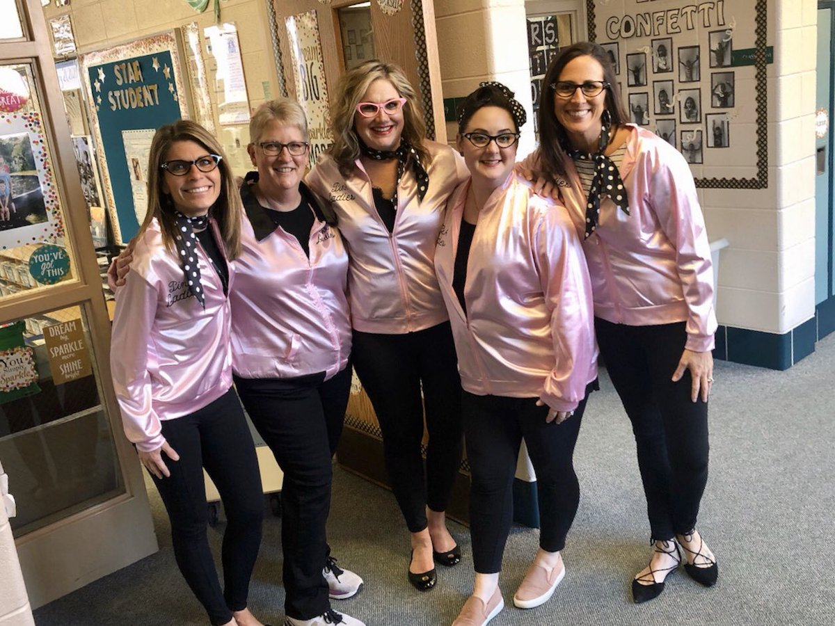 evenson_suzanne's tweet photo. PMAC Pink Ladies!! 💗 Today was dress like a movie star day, as a whole school reward, for flooding the food pantry with our donations last month!! Way to go, Woods Creek and Student Council!! Smiles, Frenchie 💗
@WoodsCreekD47 https://t.co/IIZwe04jCt