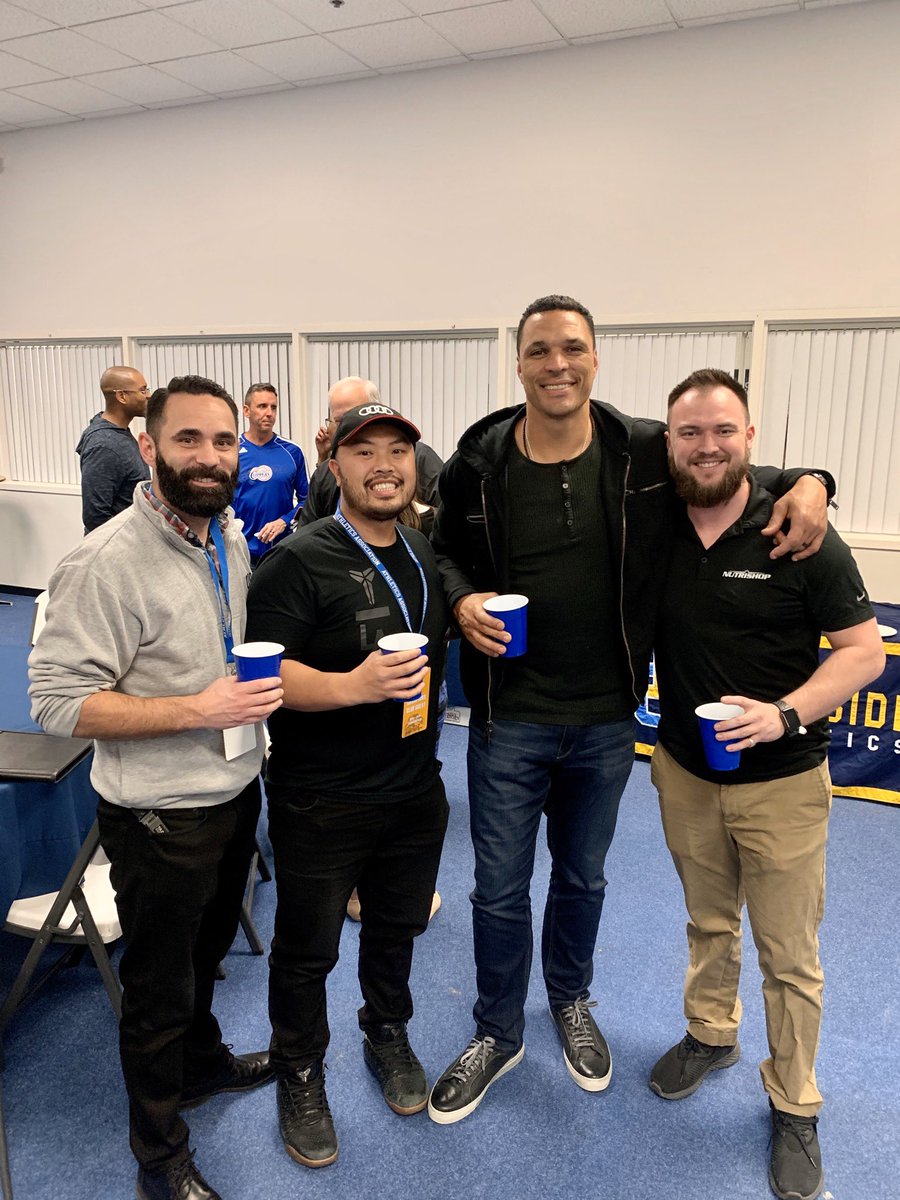 We were happy to host NFL Hall of Fame tight end, Tony Gonzalez at Champions Club during halftime of the @ucrmbb game vs Hawaii!

He was at the game to support his cousin, Dikymbe Martin. Always great to see support for our Highlanders 🐻 .