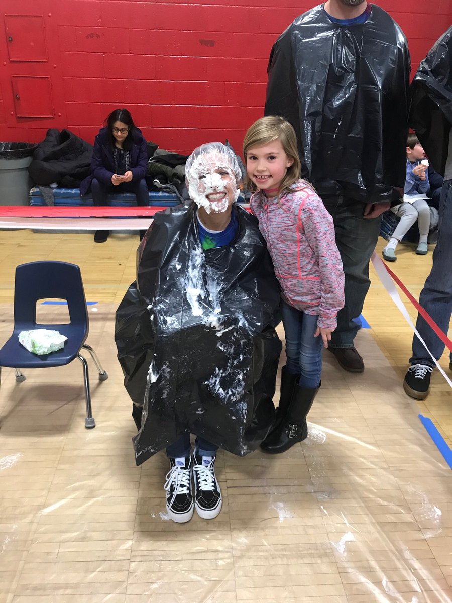 mmlarkin1211's tweet photo. Friday night fun night at OTES carnival #pieintheface#messyfun#PTA👏🏻 https://t.co/3f4ZCepFCj
