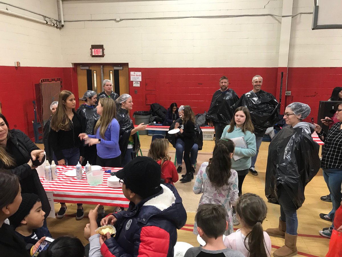 mmlarkin1211's tweet photo. Carnival night at OTES #pieyourteacher#spirit#PTA💜 https://t.co/QTSNWDSmxL