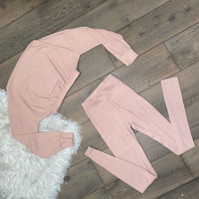More items added to my Poshmark ✨some for only $5💗  https://t.co/U1XYBMIQUX https://t.co/cJh6jVeRz9