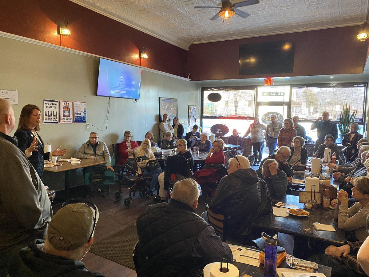 ReadyforGregory's tweet photo. Over 45 people came out on a Friday afternoon to hear from @RepCindyAxne. The Congresswoman talked about her work on improving access to rural broadband - a major need in small towns like Glenwood. (Notice the TV on the wall with no Internet signal) #IA03 #Axne #IowaPolitics https://t.co/rTAx0ygDFH
